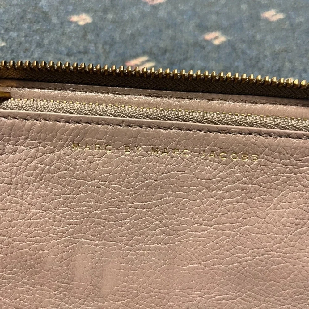 Marc by Marc Jacobs Leather Zip Around Wallet Standard‎ Supply Card Slots Mauve